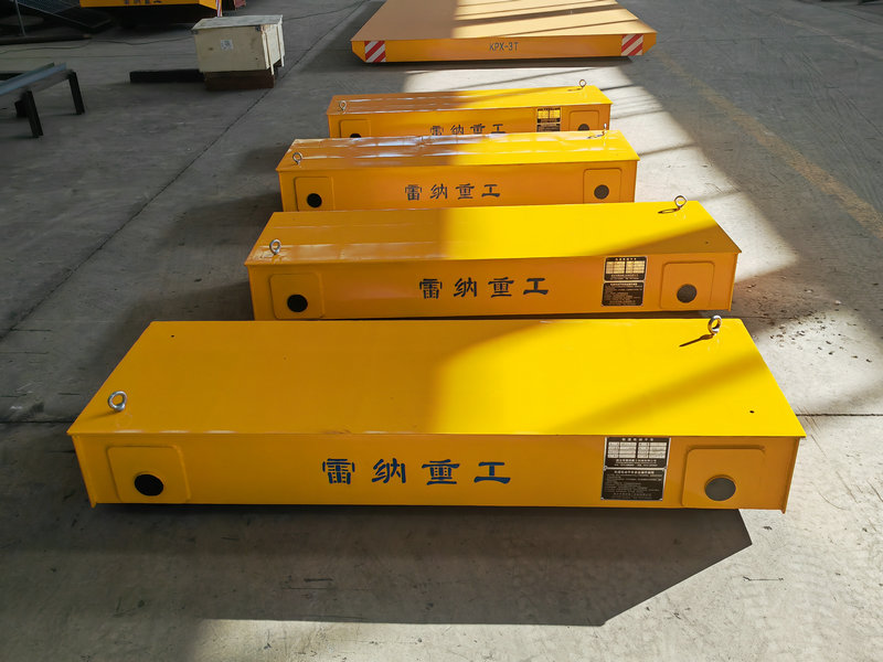 Neupotrebljivi željeznički prijenosni tramvaj